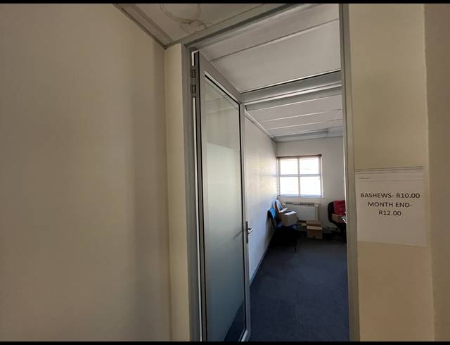 148M² OFFICE TO LET IN PINELANDS